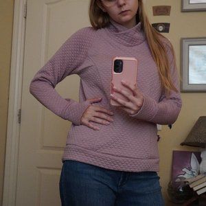 Quilted pullover sweatshirt with pockets and finger holes